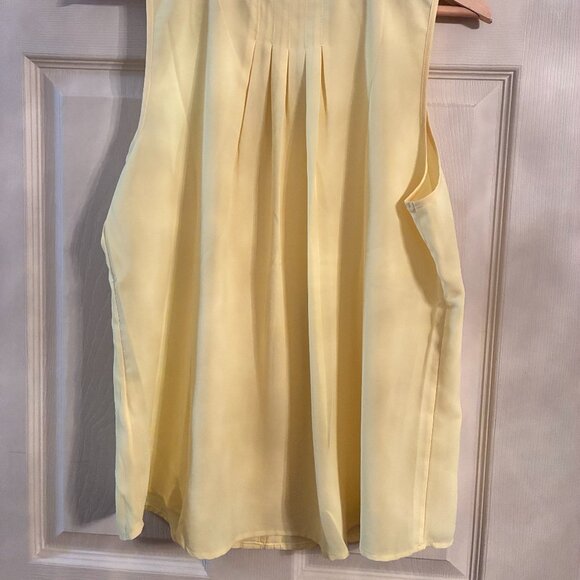 Hawthorn Yellow Sleeveless Top -EUC - Picture 7 of 9